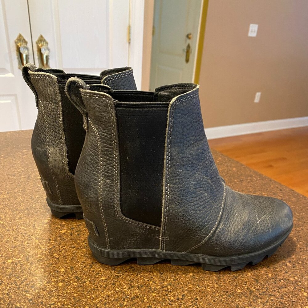 SOREL JOAN OF ARTIC WEDGE---ONLY WORN TWICE!!